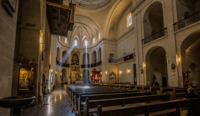 Disfruta de la arquitectura de la Concatedral de San Nicolás Spanish Home - Spain propety experts